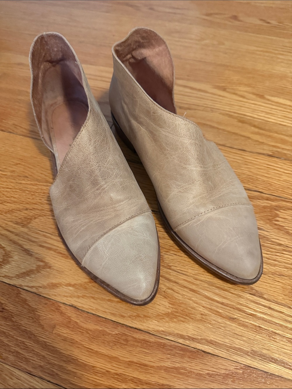 Free people tan royale cut out flat sz 38.5